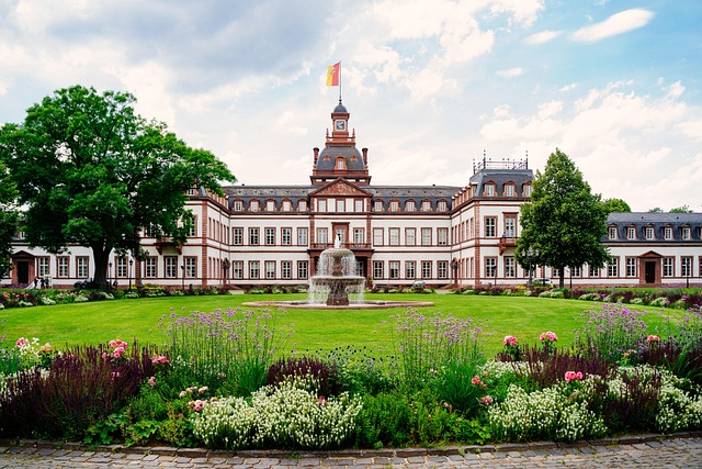 Historischer Brunnen am Schloss Philippsruhe Hanau